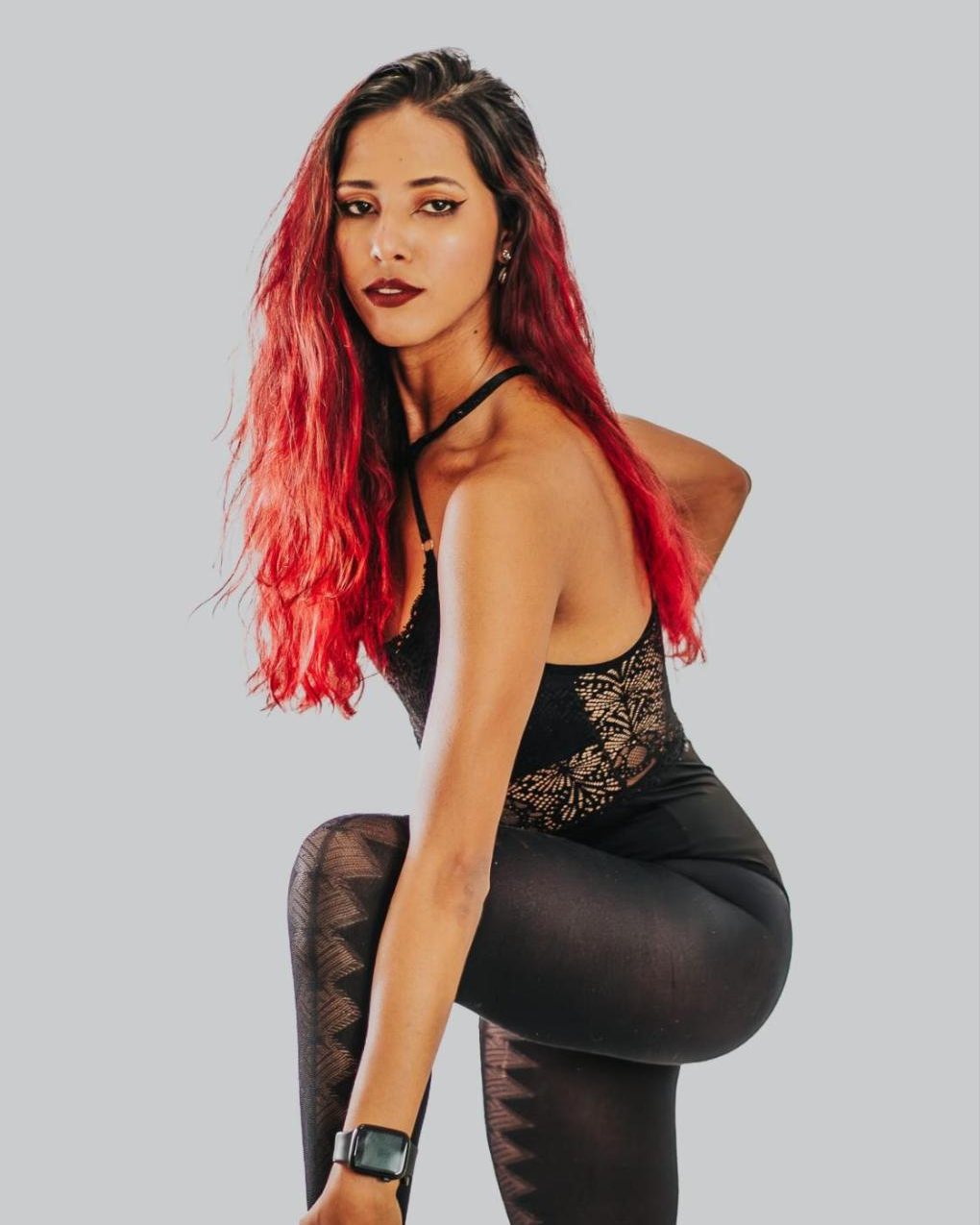 Retrato de aluna do Meu Agora com cabelo ruivo e body preto
